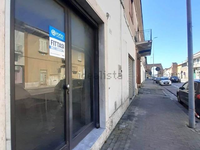 Locale Commerciale in affitto a Santa Maria Capua, Campania