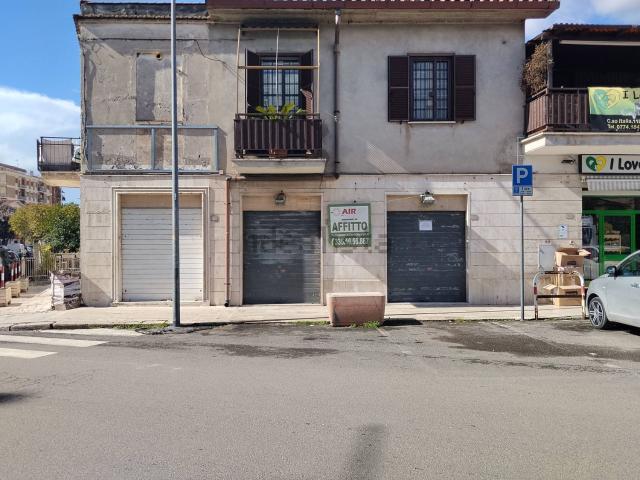 Locale Commerciale in affitto a Guidonia Montecelio, Roma Capitale