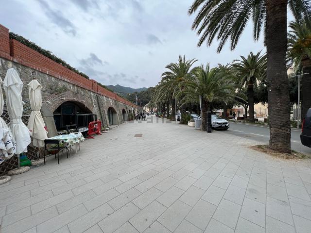 Locale Commerciale in affitto a Moneglia, Liguria