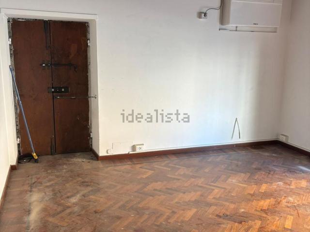 Locale Commerciale in affitto a Zona Centro, Brescia