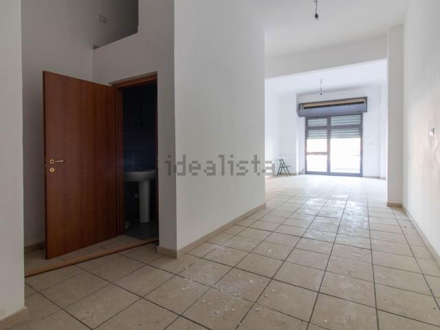 Locale Commerciale in affitto a Puglia, Foggia