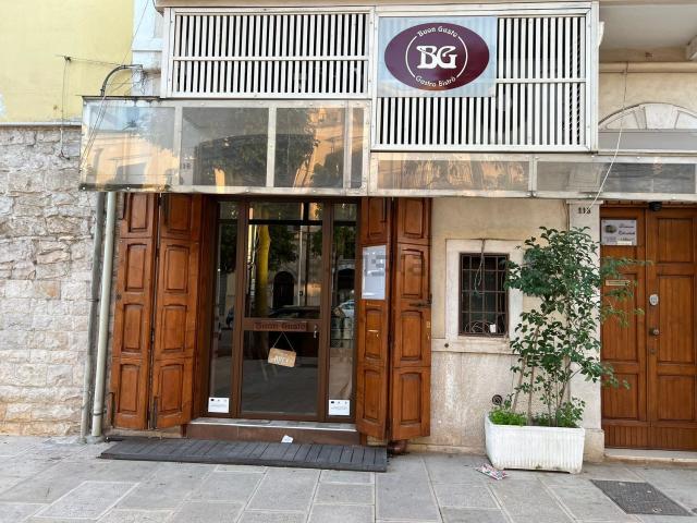 Locale Commerciale in affitto a Puglia, Bari