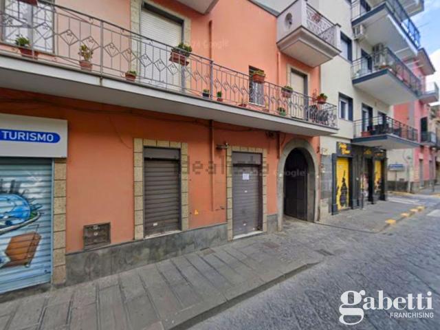 Locale Commerciale in affitto a Pomigliano D'arco, Campania