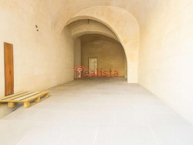 Locale Commerciale in affitto a Puglia, Barletta-andria-trani