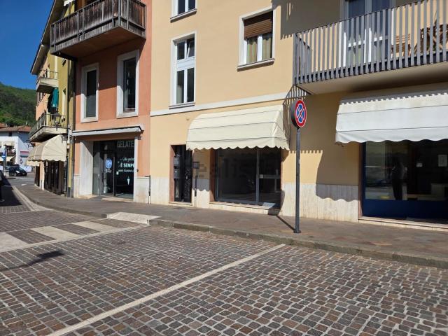 Locale Commerciale in affitto a Comunità montana della Valle Sabbia, Gavardo