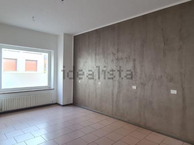 Locale Commerciale in affitto a Borgo Valbelluna, Sant'antonio Tortal