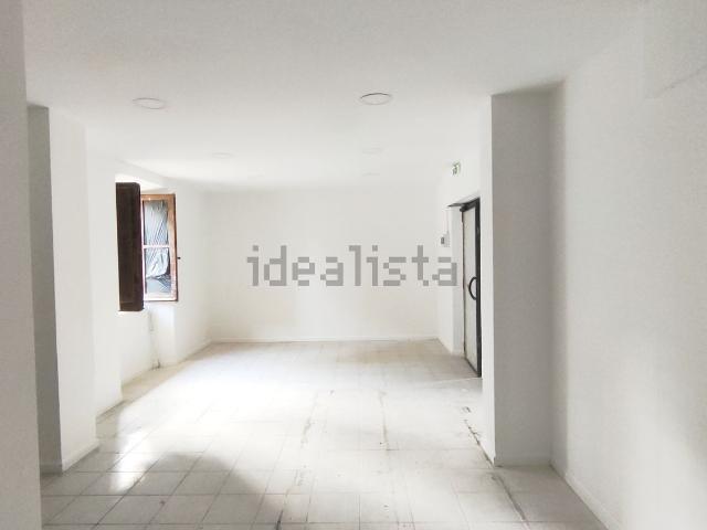 Locale Commerciale in affitto a Chieti Scalo, Chieti
