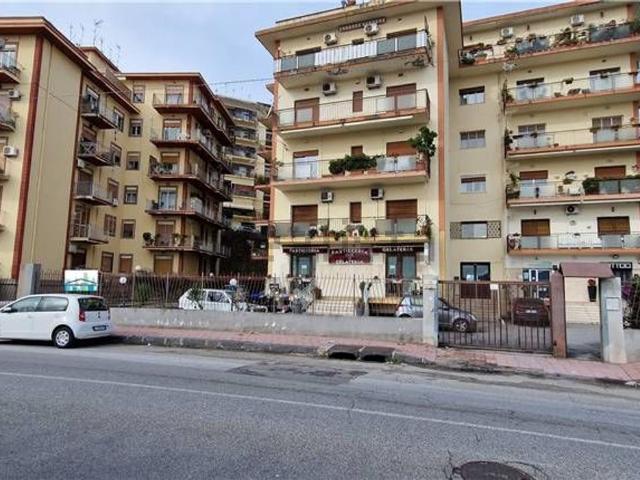Locale Commerciale in affitto a V Circoscrizione, Messina