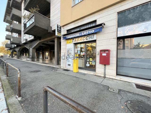 Locale Commerciale in affitto a Zona Sud, Brescia
