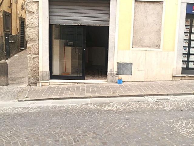 Locale Commerciale in affitto a Viterbo, Lazio