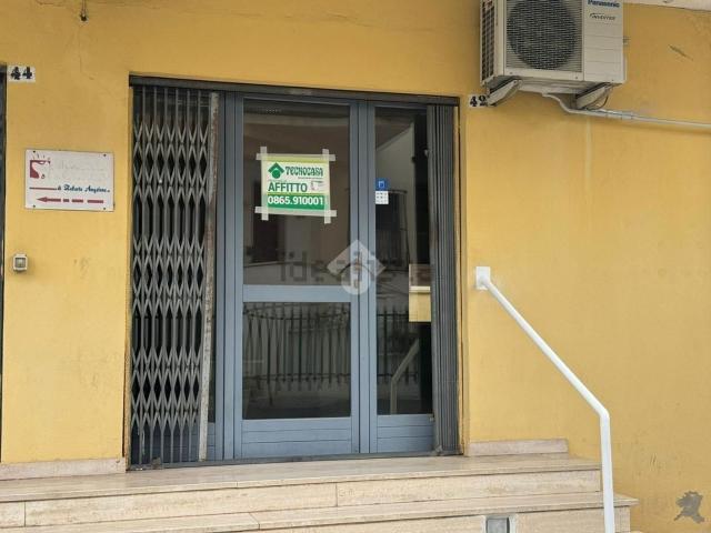 Locale Commerciale in affitto a Venafro, Molise