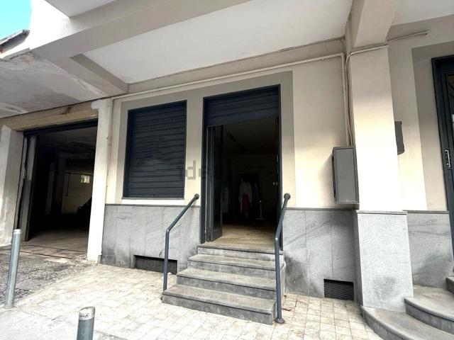 Locale Commerciale in affitto a Caivano, Campania