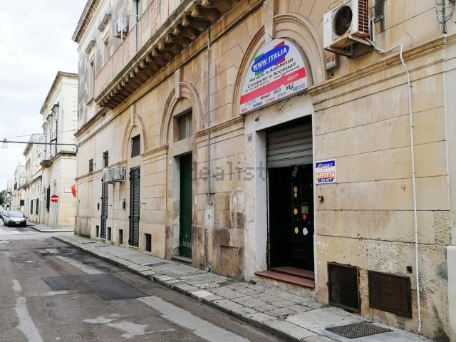 Locale Commerciale in affitto a Puglia, Lecce