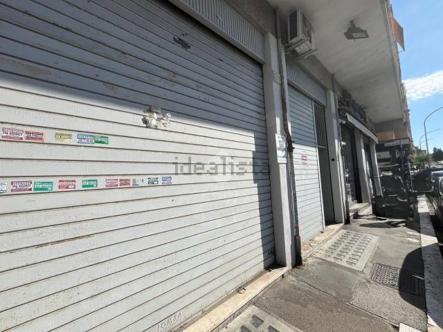 Locale Commerciale in affitto a Municipio Roma IV, Roma Capitale