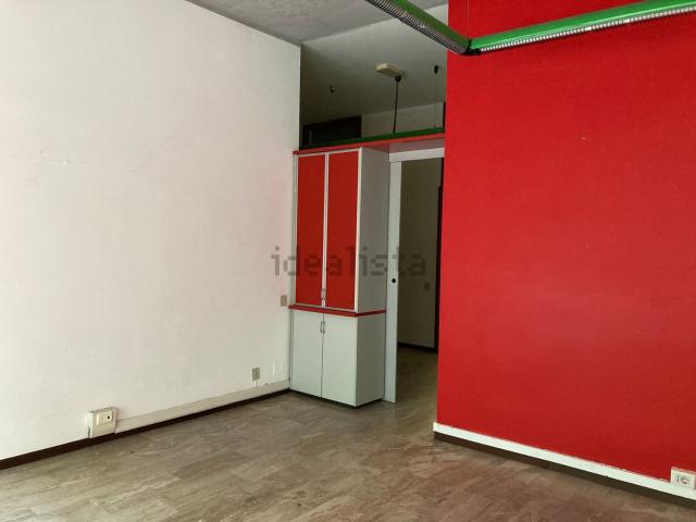 Locale Commerciale in affitto a Sant'Antonio, Piemonte