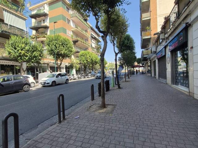 Locale Commerciale in affitto a Camaldoli, Campania