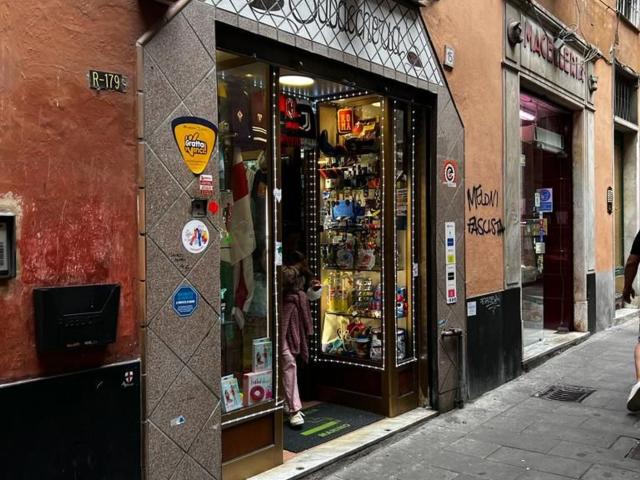 Locale Commerciale in affitto a Centro Est, Serra Riccò