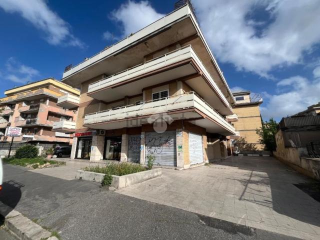 Locale Commerciale in affitto a Municipio Roma XIII, Roma Capitale