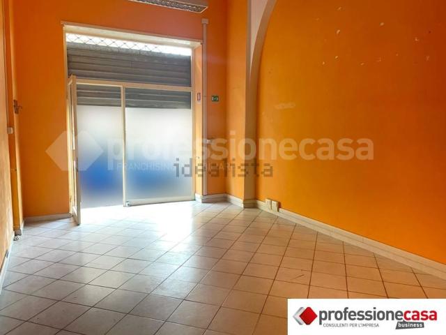 Locale Commerciale in affitto a Via Cairoli, Livorno