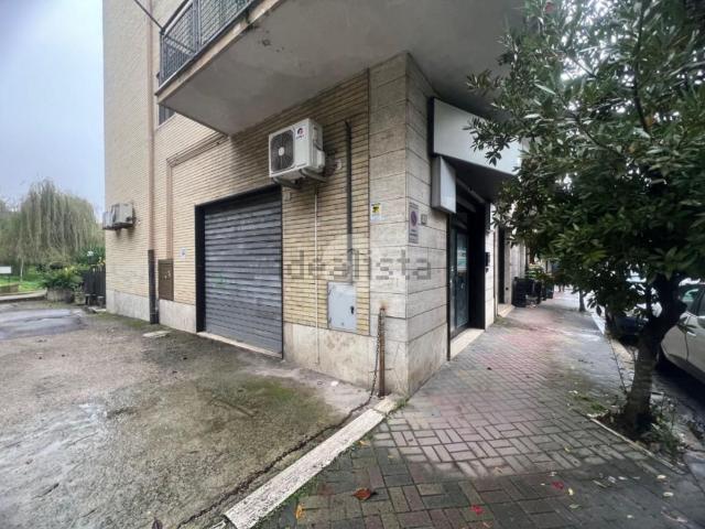 Locale Commerciale in affitto a San Silvestro, Cassino