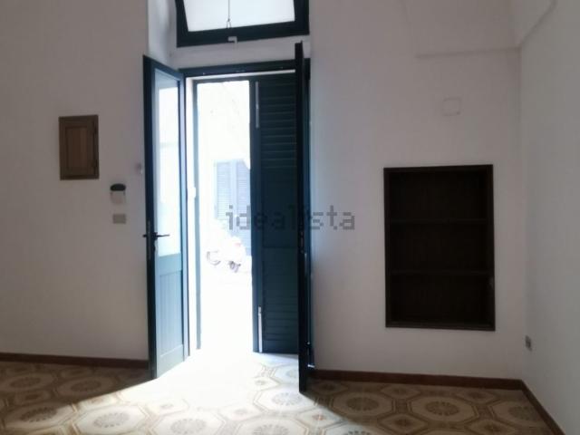 Locale Commerciale in affitto a Puglia, Lecce