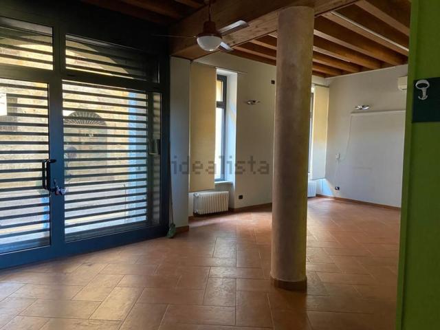 Locale Commerciale in affitto a Cuggiono, Lombardia
