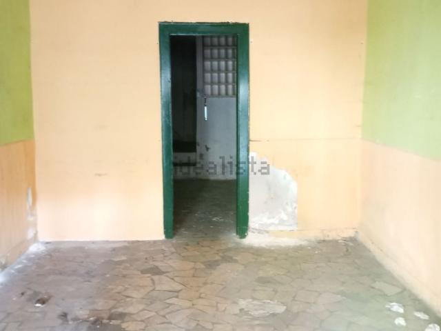 Locale Commerciale in affitto a Municipalità 1, Campania
