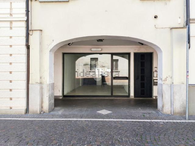 Locale Commerciale in affitto a Soncino, Lombardia