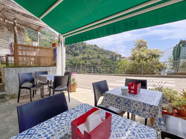 Locale Commerciale in affitto a Amalfi, Campania