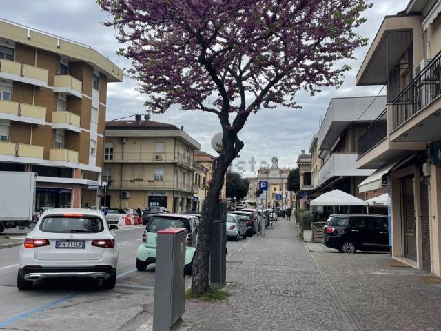 Locale Commerciale in affitto a Unione di comuni Valmarecchia, Santarcangelo Di