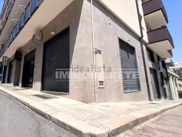 Locale Commerciale in affitto a Puglia, Bari