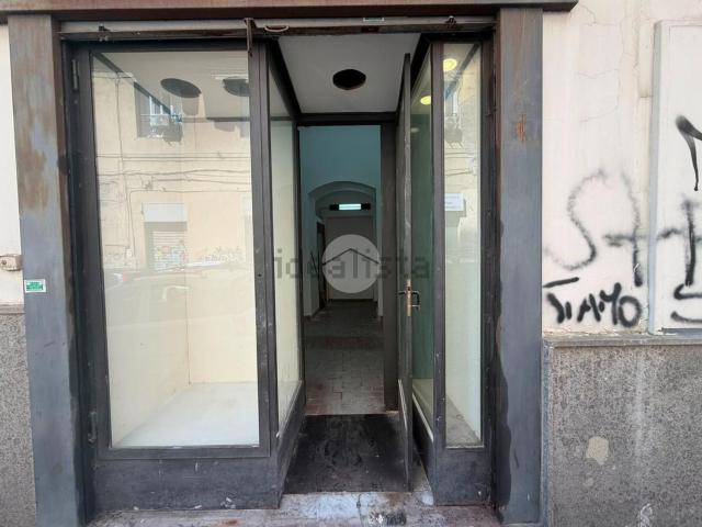 Locale Commerciale in affitto a Municipalità 2, Campania