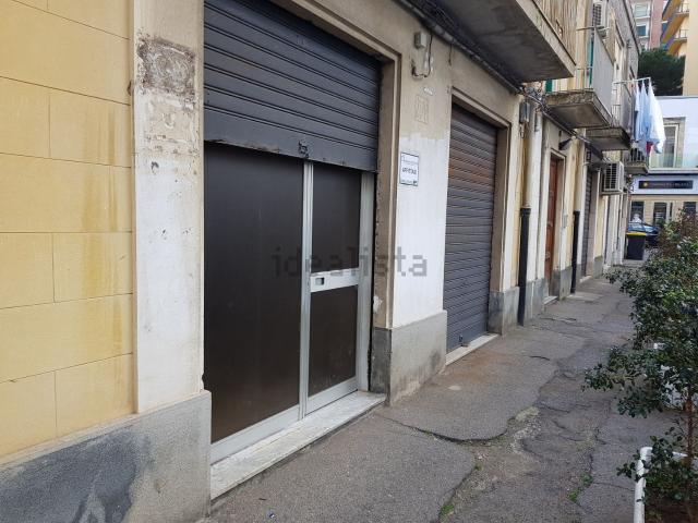 Locale Commerciale in affitto a IV Circoscrizione, Messina