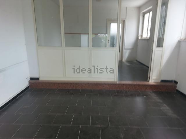 Locale Commerciale in affitto a Quarto, Campania