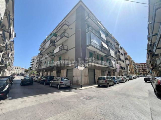 Locale Commerciale in affitto a Puglia, Barletta-andria-trani