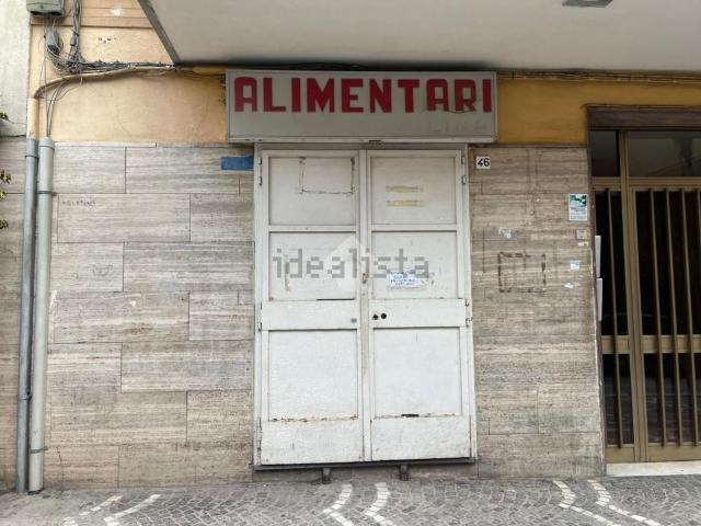 Locale Commerciale in affitto a Casoria, Campania