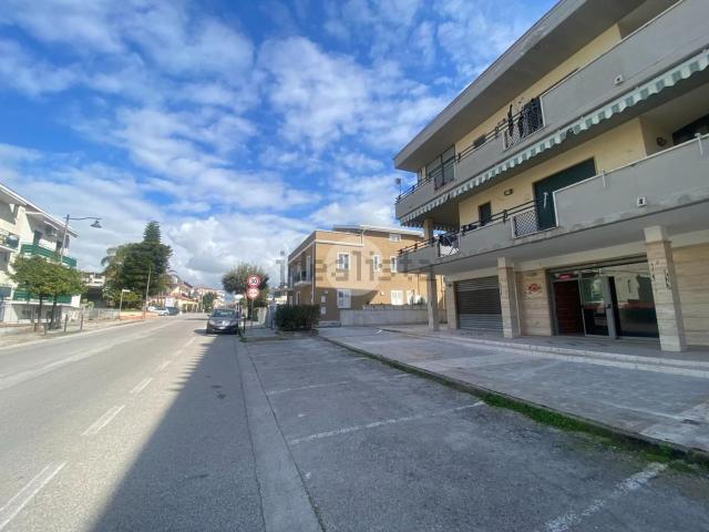 Locale Commerciale in affitto a Capaccio, Campania