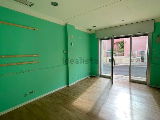 Locale Commerciale in affitto a Puglia, Lecce