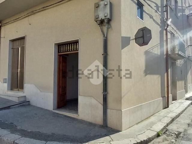 Locale Commerciale in affitto a Alcamo, Sicilia