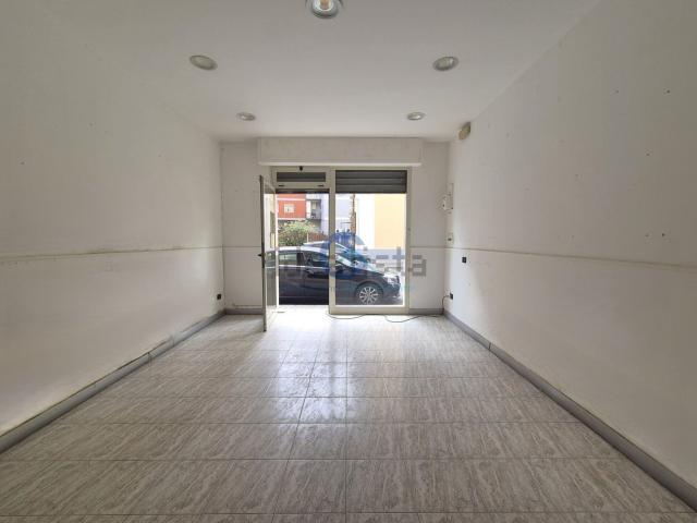 Locale Commerciale in affitto a Calabria, Catanzaro