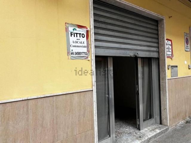 Locale Commerciale in affitto a Serroni, Olevano Sul Tusciano