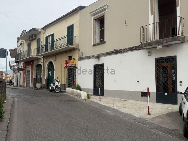 Locale Commerciale in affitto a Sant'Antonio, Torre Del Greco