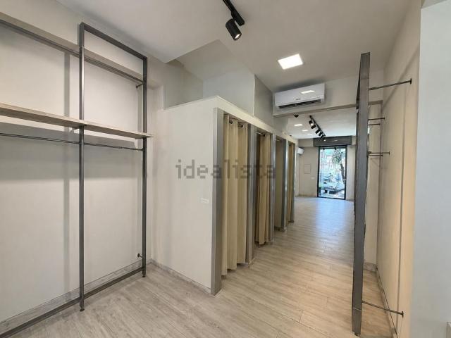 Locale Commerciale in affitto a Tor Lupara, Roma Capitale