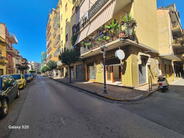 Locale Commerciale in affitto a Olevano Sul Tusciano, Campania
