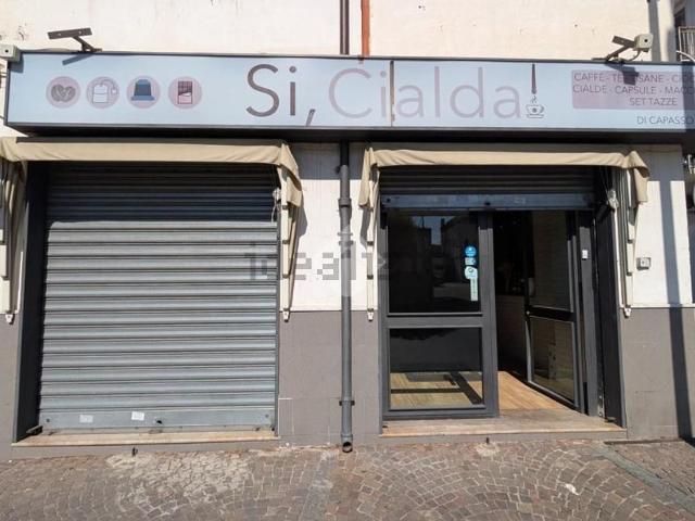 Locale Commerciale in affitto a Borgo Siepe, Frattamaggiore