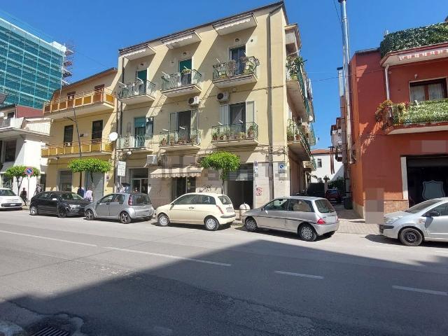 Locale Commerciale in affitto a Rione Sant'Anna, Olevano Sul Tusciano