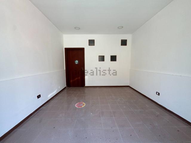 Locale Commerciale in affitto a IV Circoscrizione, Messina