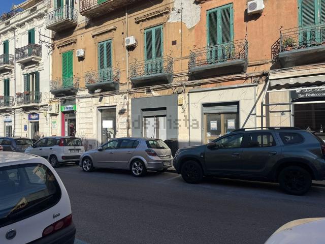 Locale Commerciale in affitto a IV Circoscrizione, Messina