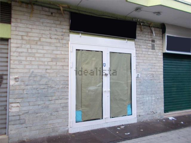 Locale Commerciale in affitto a Puglia, Bari