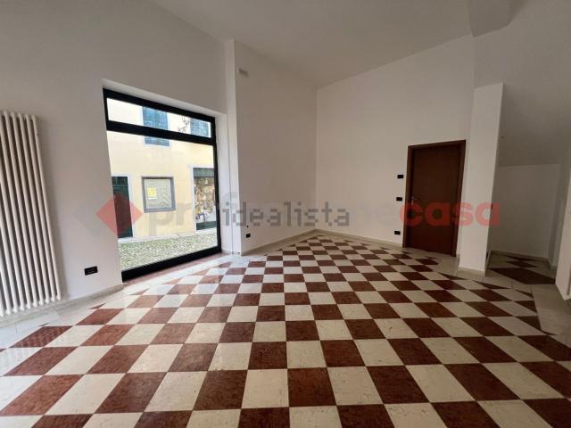 Locale Commerciale in affitto a Monselice, Veneto